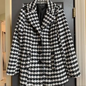 Women’s houndstooth coat